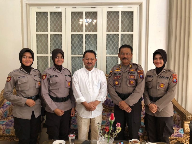 Sultan H. Khairul Saleh Al-Mu'tashim Billah bersama Kabag Binopsnal Dit Sabhara Polda Kalsel