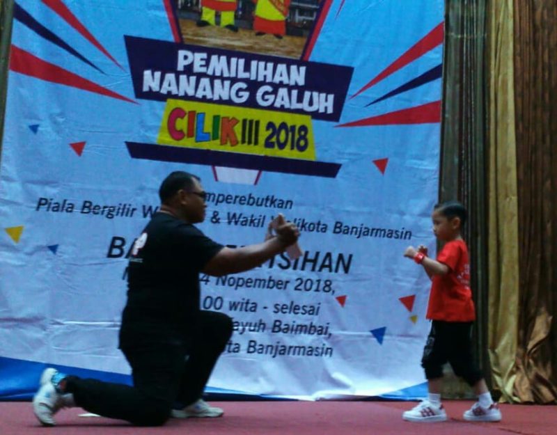 Foto/Ist

BELA DIRI - Dhafi, salah satu peserta `Naga' Cilik III ketika menunjukan aksi bela diri dan deretan penampilam peserta lainnya.