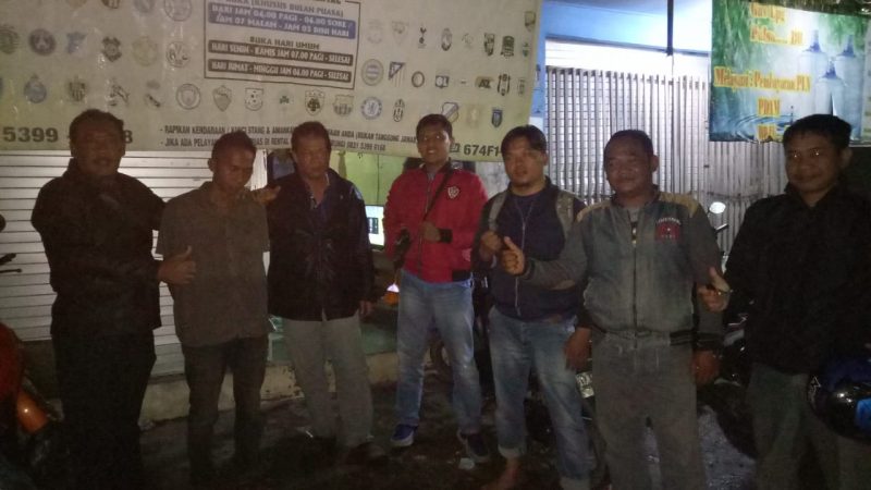 Tersangka Edi, nomor dua dari kiri