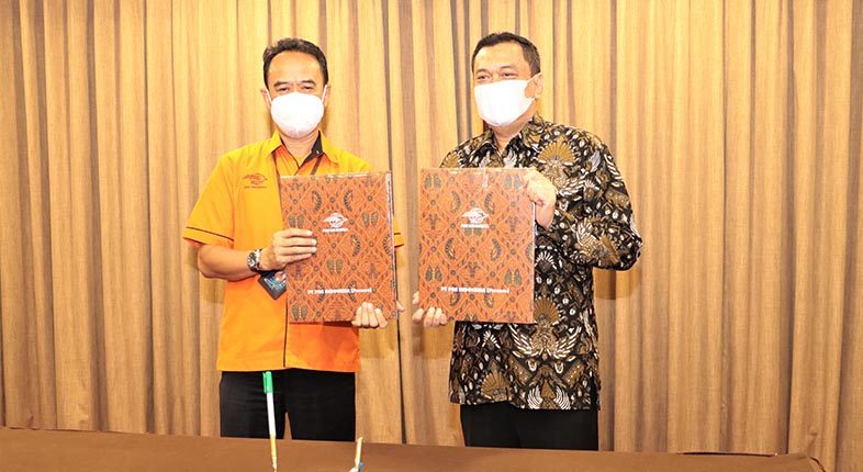 Bank Kalsel dengan PT Pos Indonesia menggelar acara penandatanganan Perjanjian Kerjasama (PKS) (1)