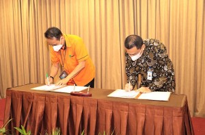 Penandatanganan Perjanjian Kerjasama (PKS) Bank Kalsel dengan PT Pos Indonesia 