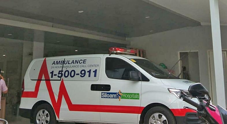 Mobil Ambulance Rumah Sakit Siloam di Kota Banjarmasin