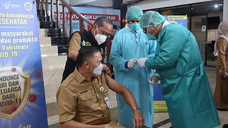 Penyuntikan Vaksi covid 19 di kota banjarmasin