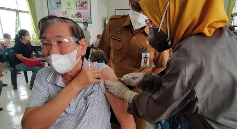Vaksinasi diminati kalangan lanjut usia