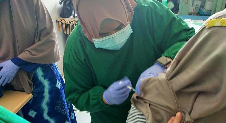 Penyuntikan vaksin covid19