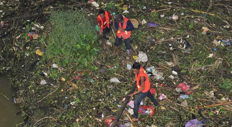 sampah di Sungai Martapura