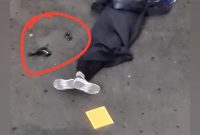  Seorang wanita terduga teroris  menyerang Mabes Polri