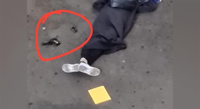  Seorang wanita terduga teroris  menyerang Mabes Polri