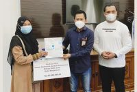 Bank Kalsel Cabang Banjarbaru mengucurkan dana bantuan untuk membantu pengobatan Fahrudin