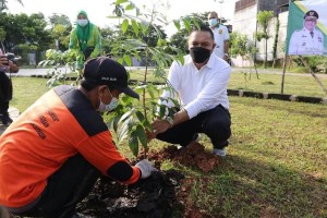Gerakan penanaman sejuta pohon yang dilaksanakan serentak di Provinsi Kalsel (1)