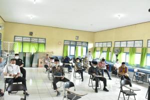 Komisi IV DPRD Kalsel melakukan pemantauan kesiapan sekolah untuk melakukan pembelajaran sekolah secara luar jaringan atau belajar tatap muka (2)