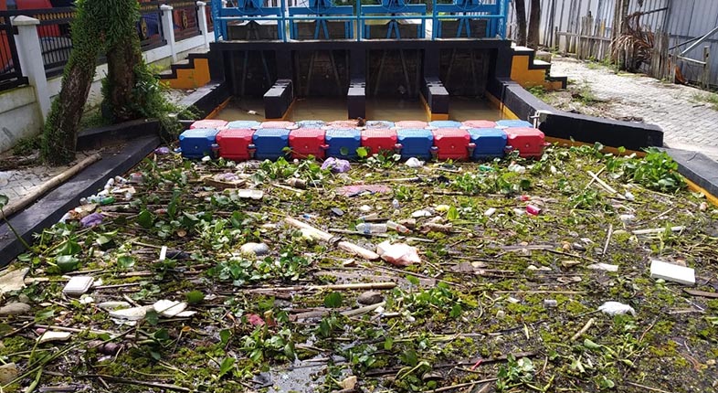 Limbah Memenuhi Sungai Martapura