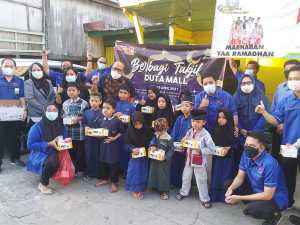 Manajemen Duta Mall Banjarmasin Membagikan 15 Ribu Takjil kepada warga selama bulan puasa Ramadhan 1442 H (2)