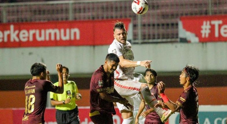 PSM Makassar vs Persija Jakarta pada leg pertama semifinal Piala Menpora 2021 di Stadion Maguwoharjo, Sleman, Yogyakarta