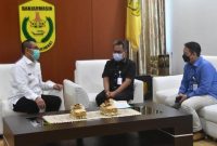 Penjabat (Pj) Walikota Banjarmasin, Akhmad Fydayeen, SH., MSi menerima kunjungan dari Kepala Kantor Cabang BPJS Ketenagakerjaan Banjarmasin (1)