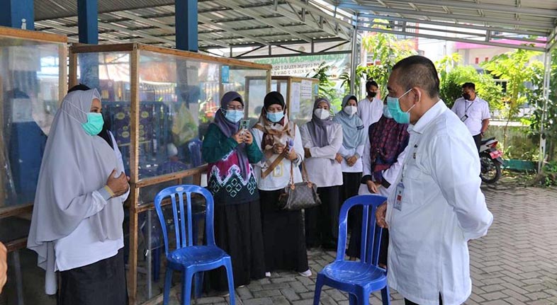 Pj Walikota Banjarmasin Akhmad Fydayeen meninjau pelayanan kesehatan masyarakat di Puskesmas Alalak Tengah