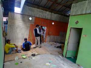 Sebuah rumah Ambruk didi Jalan Cempaka Raya 4 di Kota Banjarmasin (2)