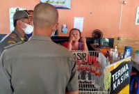 Sejumlah warung dan rumah makan di Kota Banjarmasin buka pada siang hari di Bulan Ramadhan