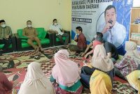 Sosialisasi Perda Nomor 4 tahun 2016 tentang Pemberdayaan Masyarakat dan Desa di Kantor Desa Kait-kait Baru