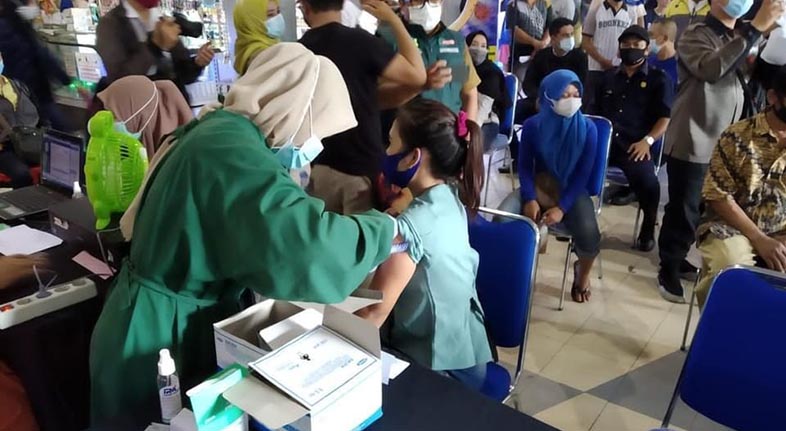 Suntik vaksin corona di Banjarmasin