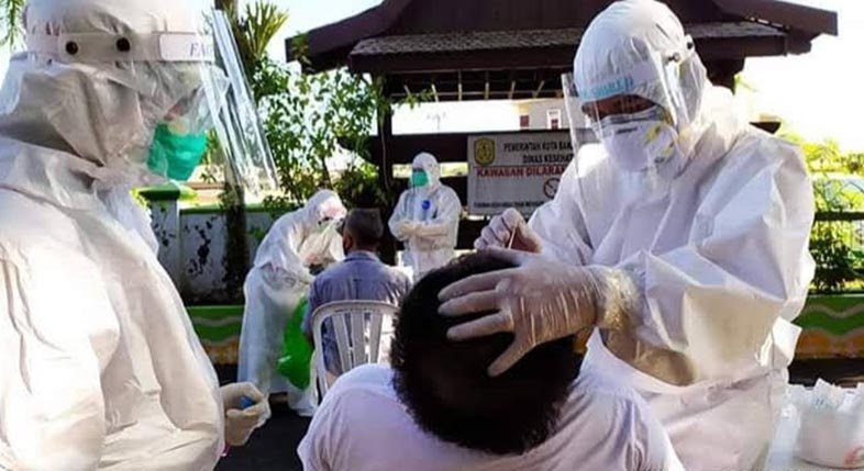Test Swab untuk mengetahui seseorang positif atau tidak COVID-19