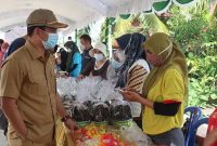 Pemerintah kota Banjarmasin melalui Dinas Perdagangan dan Perindustrian (Disperdagin) kota Banjarmasin mengelar pasar murah (1)