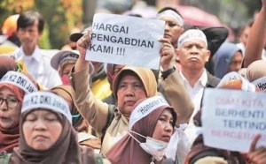 Layanan kesehatan para pahlawan pendidikan bukan PNS itu rupanya tak bisa dilanjutkan oleh BPJS Kesehatan (2)
