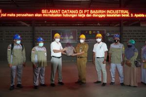 Pelaksana harian Sekretaris Daerah kota Banjarmasin, H Mukhyar, M.Ap mengunjungi PT. Basirih Industrial Banjarmasin yang berlangsung di Jalan Basirih (2)