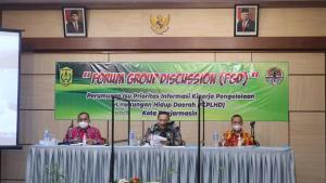 Pelaksana harian sekretaris Daerah Kota Banjarmasin, Drs H. Mukhyar, M.Ap membuka acara Forum Group Discussion (FGD)