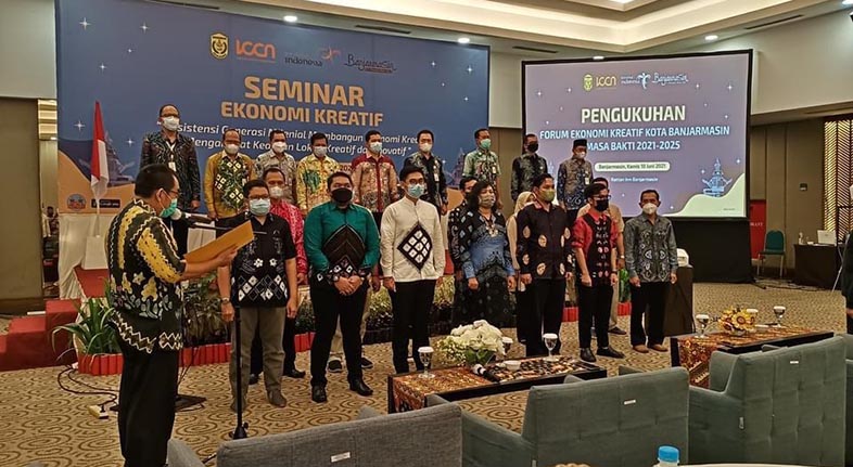 Pengukuhkan Forum Ekonomi Kreatif Kota Banjarmasin masa bakti 2021-2025 di salah satu hotel ternama di Kota Banjarmasin (1)