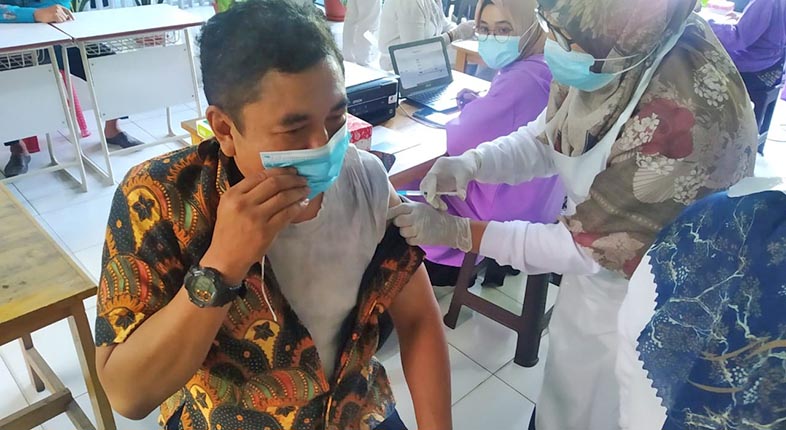 VAKSINASI Guru di Banjarmasin