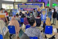 Vaksinasi terhadap pedagang pasar tradisional