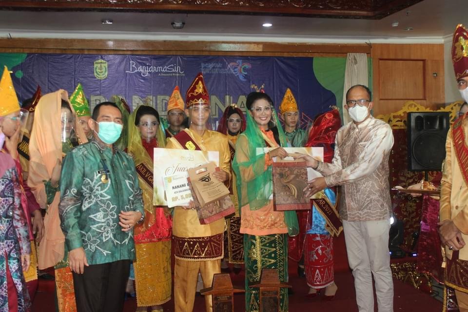 Grand Final Pemilihan Nanang Galuh (Naga) Banjar Kota Banjarmasin yang bertempat di Hotel Banjarmasin Internasional (HBI) Grand Final Pemilihan Nanang Galuh (Naga) Banjar Kota Banjarmasin yang bertempat di Hotel Banjarmasin Internasional (HBI)