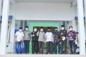 SEKOLAH DIMINTA Ketua Komisi IV DPRD Kalsel Buat Buku Saku SOP Prokes