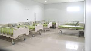 Walikota Banjarmasin, H Ibnu Sina meninjau langsung ruangan-ruangan isolasi untuk pasien Covid-19 yang ada di Rumah Sakit Umum Daerah (RSUD) Sultan Suriansyah (2)