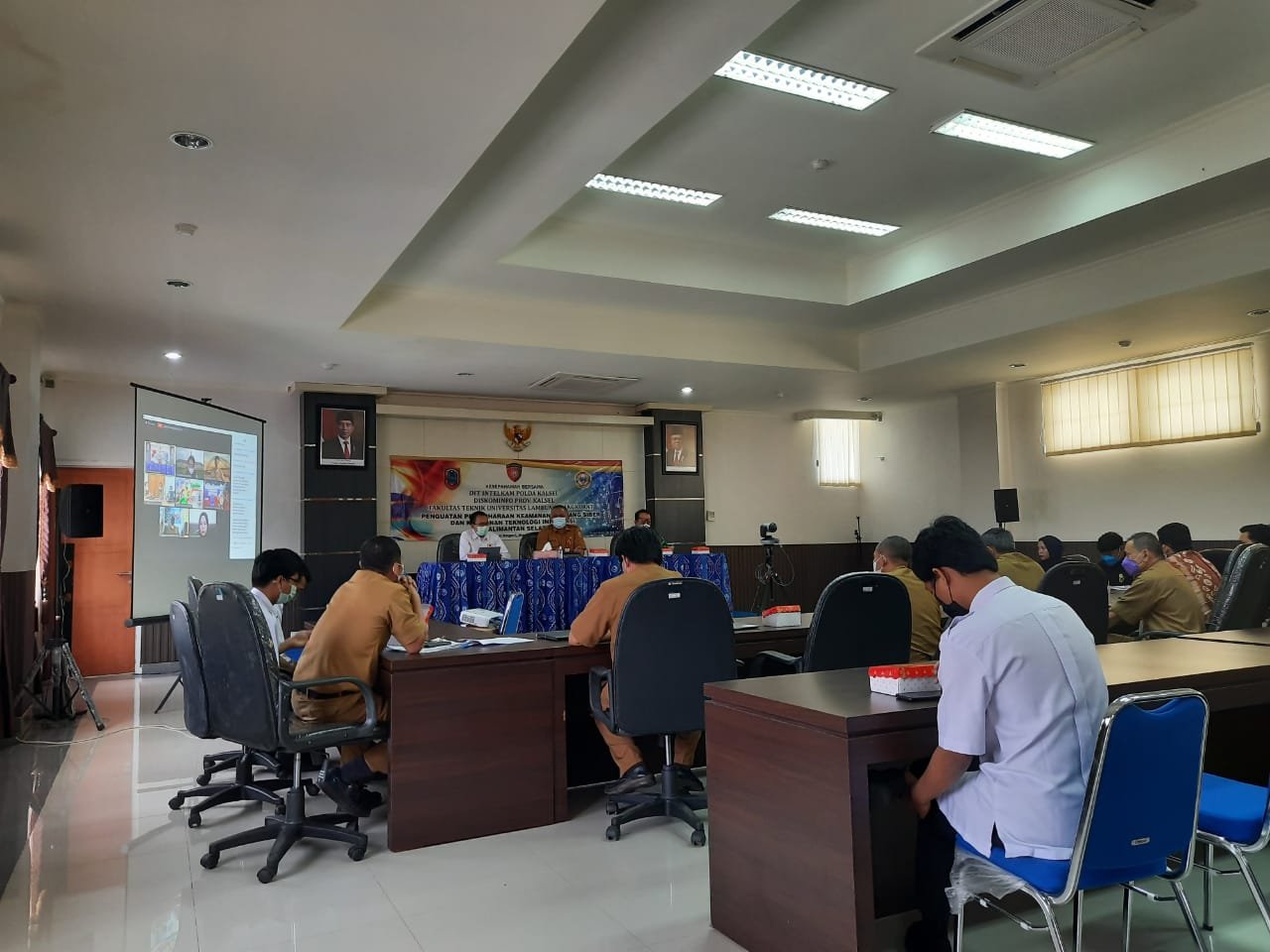 penandatanganan kesepahaman Bersama (MoU) antara Dit Intelkam Polda Kalsel dengan Dinas Komunikasi dan Informatika Provinsi Kalimantan Selatan dan Fakultas Teknik Universitas Lambung Mangkurat penandatanganan kesepahaman Bersama (MoU) antara Dit Intelkam Polda Kalsel dengan Dinas Komunikasi dan Informatika Provinsi Kalimantan Selatan dan Fakultas Teknik Universitas Lambung Mangkurat