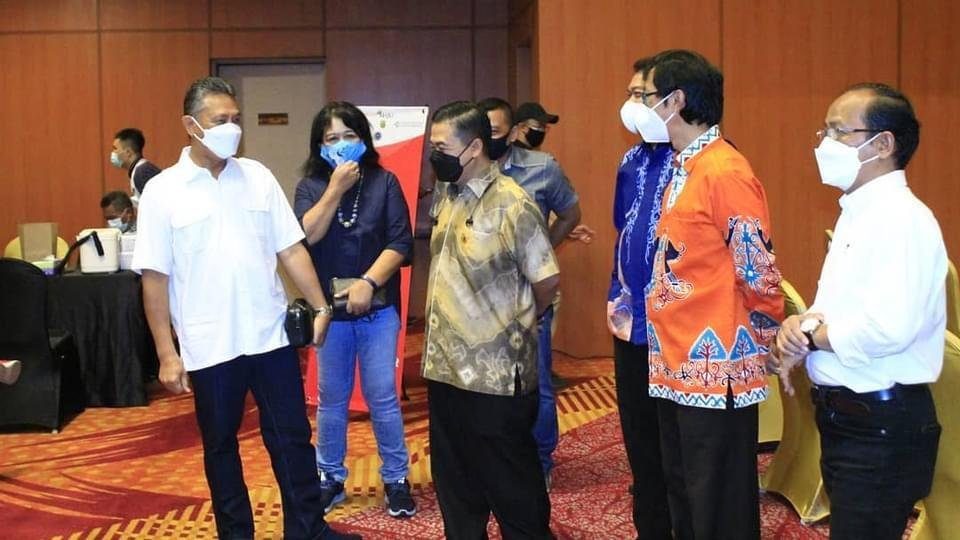 Vaksinasi bagi Pegawai Sektor Jasa Keuangan dan Masyarakat Umum Kalimantan Selatan (Kalsel), di Hotel Golden Tulip Banjarmasin
