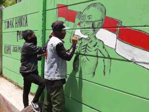 LUAPKAN KEKECEWAAN Lewat Mural 'Busung Lapar' di Tembok yang Sama (2)