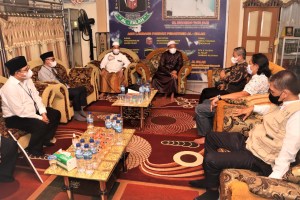 PASKA Kebakaran, UPZ Bank Kalsel Serahkan Bantuan Ponpes Al Falah Putra Melalui Komisi II DPRD Kalsel