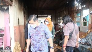 BANTUAN untuk Korban Kebakaran di Gg 6 Oktober Diserahkan Walikota Banjarmasin (3)