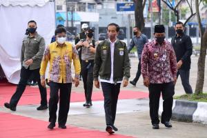 PRESIDEN MINTA Pemda Percepat Kegiatan Vaksinasi (2)