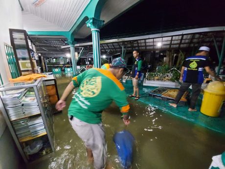 BANJIR ROB Rendam Kubah Habib Basirih (2)
