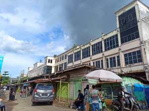 TANPA EKSEKUSI Jejeran Kios di BTC di Terminal Km 6 (2)