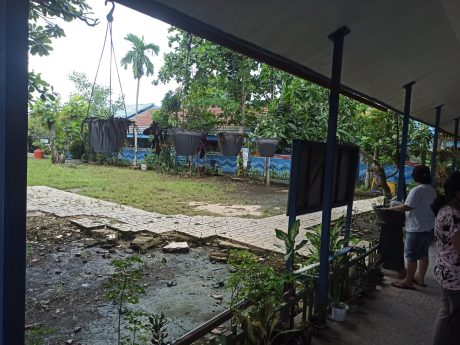 DANA TERBATAS, Penyebab Terbengkalainya Halaman SDN Teluk Dalam 7 (2)