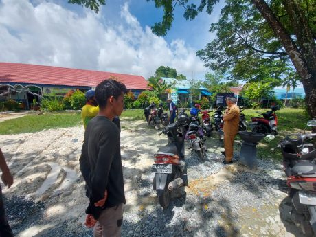 DEADLOCK MEDIASI, Komite Sekolah bakal Temui Warga Terkait Protes Fasiltas SDN Teluk Dalam 7 (2)