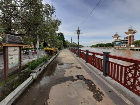 DIGANTI BETON, Pagar Siring Sungai Martapura (2)