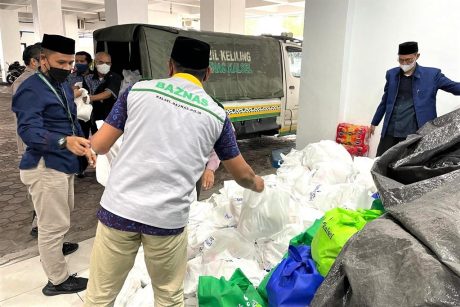 KORBAN BANJIR Aluh-Aluh Diberikan Bantuan dari CSR dan UPZ Bank Kalsel (2)