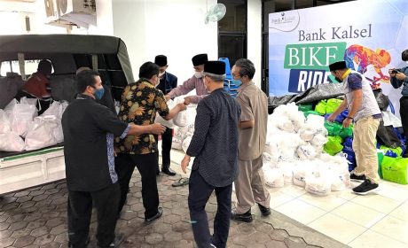 KORBAN BANJIR Aluh-Aluh Diberikan Bantuan dari CSR dan UPZ Bank Kalsel (3)