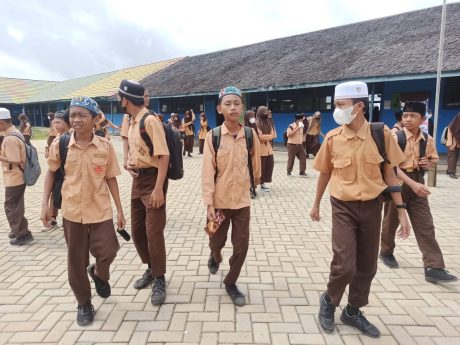 LIBUR SEKOLAH Bakal Tergeser Kebijakan PPKM (2)
