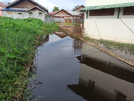 TAK DIKERUK Sungai Guring, Sebagian Warga Sekitarnya Dilanda Banjir (2)